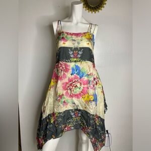 Johnny was women’s dress Size XS